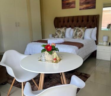 Rooihuiskraal House | MorningMist Boutique Sun