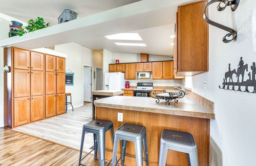 Morristown House | Morristown Home w/Private Pool & Covered Patio!