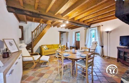 Saint-Christophe-du-Luat House | Mortin