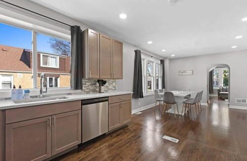 Morton Grove House | Morton Grove w Game Room & Huge Yard