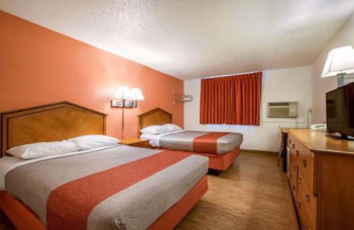Albert Lea Hotel | Motel 6-Albert Lea, MN