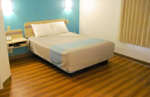 Avoca Hotel | Motel 6 Avoca, IA