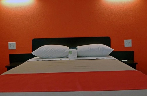 Downtown Baltimore Hotel | Motel 6 Baltimore, MD