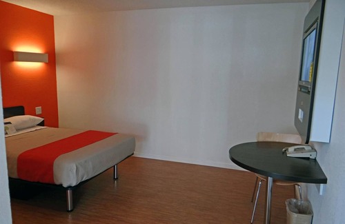 Downtown Baltimore Hotel | Motel 6 Baltimore, MD