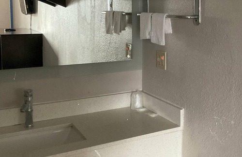 Broadmoor Hotel | Motel 6 Baton Rouge, LA - East - I-12