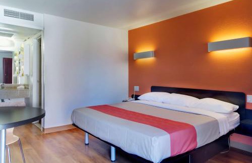 Capitol Heights Hotel | Motel 6 Capitol Heights, MD - Washington