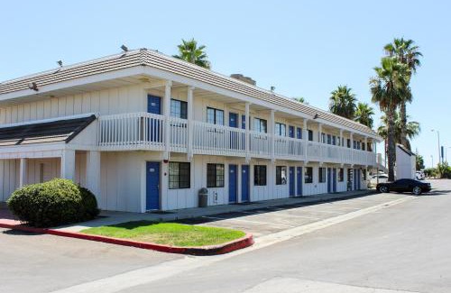Coalinga Hotel | Motel 6-Coalinga, CA - East