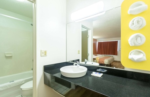 Crawfordsville Hotel | Motel 6 Crawfordsville, IN