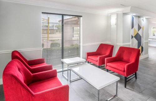 Dallas Hotel | Motel 6-Dallas, TX - Market Center