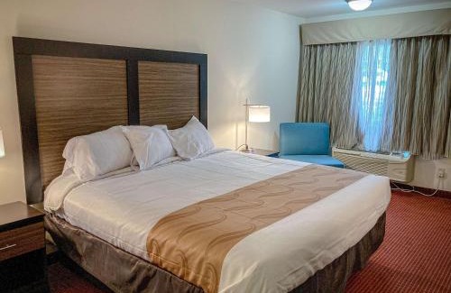 Elkhart Hotel | Motel 6 Elkhart, IN