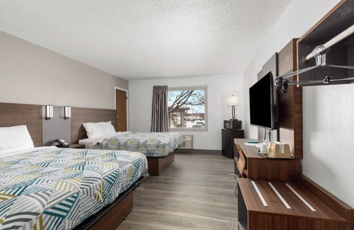 Creston Hotel | Motel 6 Grand Rapids, MI - Northeast