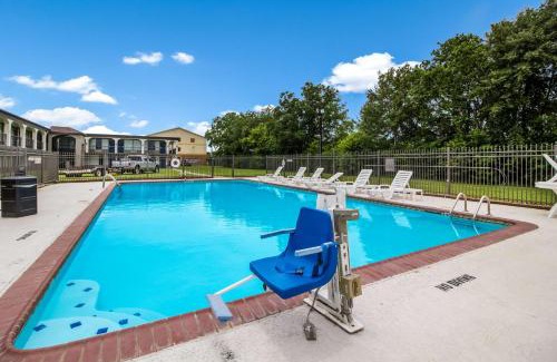 Groves Hotel | Motel 6 Groves, Tx