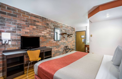 Madison Hotel | Motel 6 Madison, WI - East