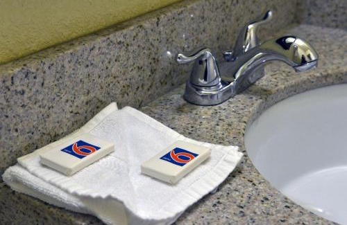 Modesto Hotel | Motel 6-Modesto, CA - Downtown