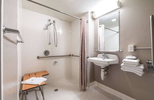 Branford Hotel | Motel 6 New Haven - Branford, CT