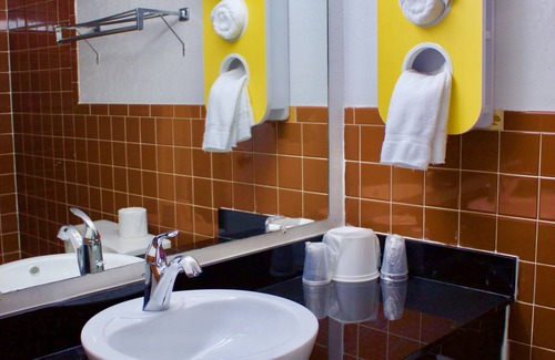 New Stanton Hotel | Motel 6 New Stanton, PA