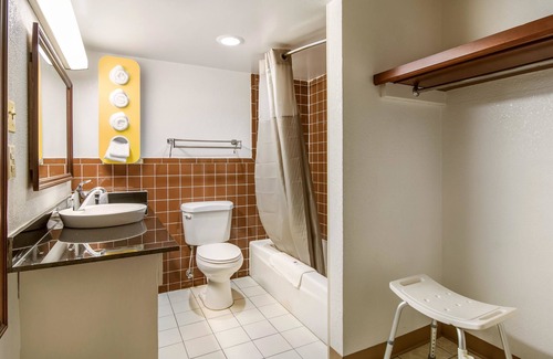 New Stanton Hotel | Motel 6 New Stanton, PA