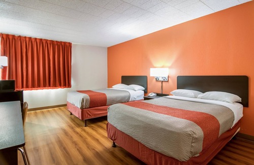 New Stanton Hotel | Motel 6 New Stanton, PA