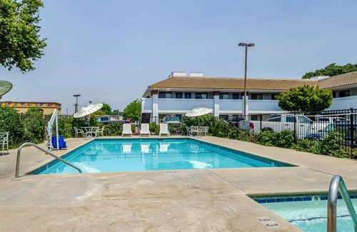 Oakdale Hotel | Motel 6 Oakdale Oakdale