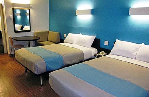 Overland Park Hotel | Motel 6-Overland Park, KS