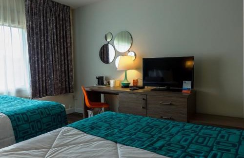 Algoma District Hotel | Motel 6 Sault Ste. Marie, ON