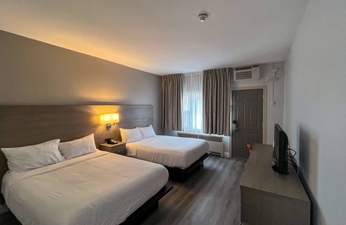 Algoma District Hotel | Motel 6 Sault Ste. Marie, ON