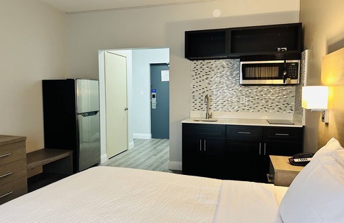 Algoma District Hotel | Motel 6 Sault Ste. Marie, ON