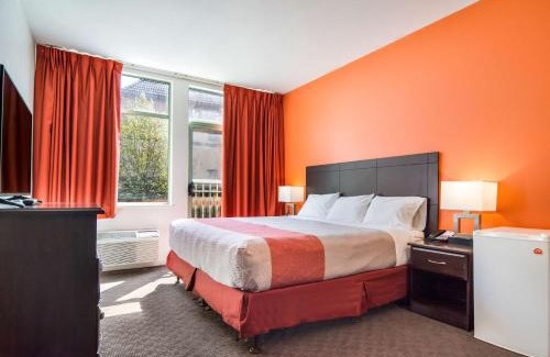 Newton Hotel | Motel 6 Surrey, Bc