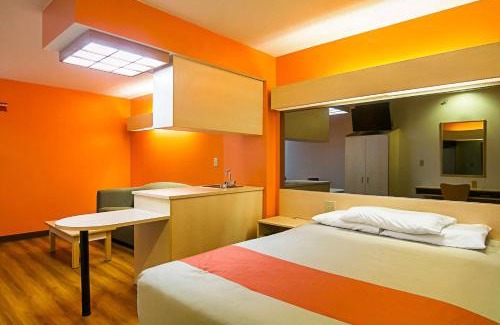 Sycamore Hotel | Motel 6-Sycamore, IL