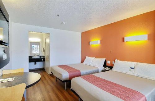 Ventura Hotel | Motel 6-Ventura, CA - South