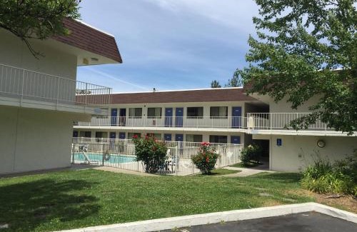 Yreka Hotel | Motel 6-Yreka, CA