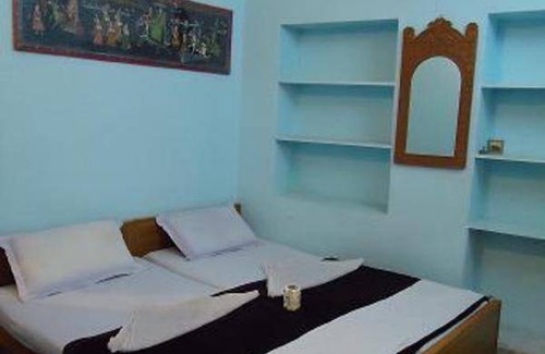 Amar Sagar Pol House | Motel ∙ 8 guests