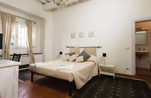 San Lorenzo House | Motel