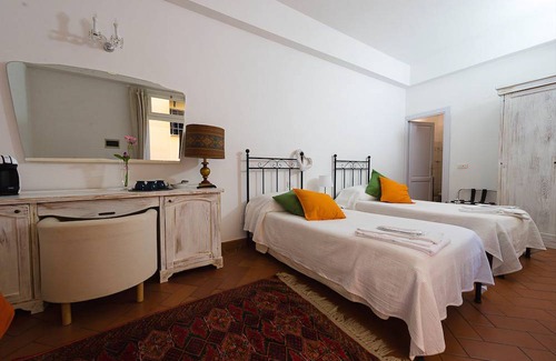 San Lorenzo House | Motel