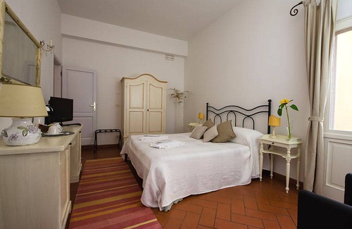 San Lorenzo House | Motel