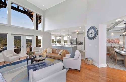 Bear Mountain Resort House | Mount Finlayson View Villa