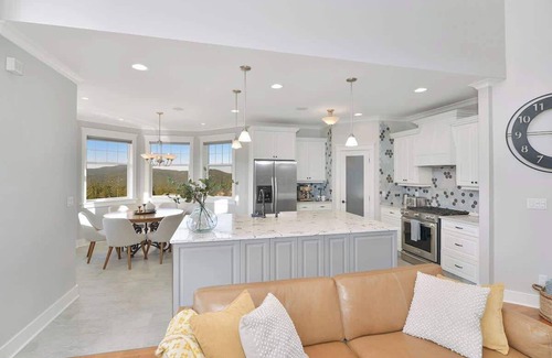 Bear Mountain Resort House | Mount Finlayson View Villa