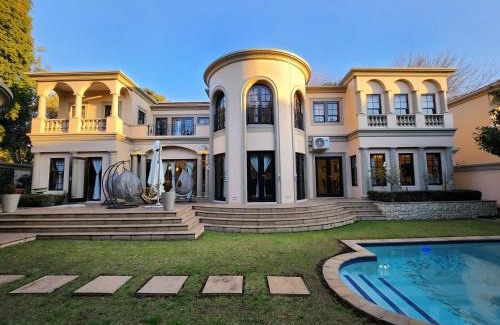 Greater Johannesburg Metropolitan Area Cabin | Mount Grand Boutique - 110 Mount Street