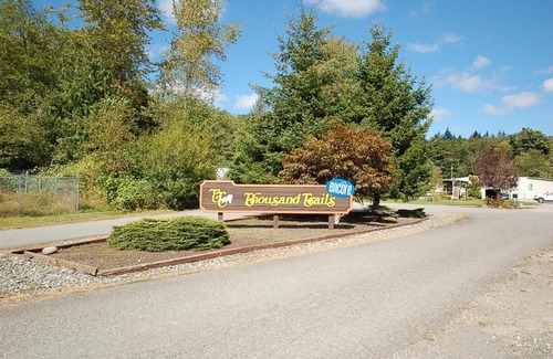 Bow Resort | Mount Vernon Camping Resort 20 ft. Yurt 1