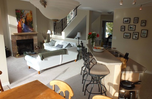 East Kootenay Condo | Mountain Bliss Retreat – Stunning Views & Serene Escape in Radium Hot Springs!