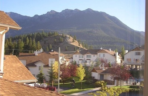 East Kootenay Condo | Mountain Bliss Retreat – Stunning Views & Serene Escape in Radium Hot Springs!