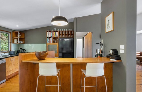 Smithfield House | Mountain Breeze Retreat - Pet Friendly
