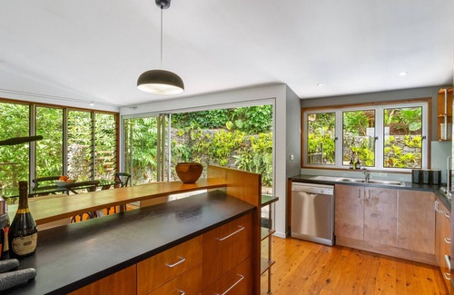 Smithfield House | Mountain Breeze Retreat - Pet Friendly