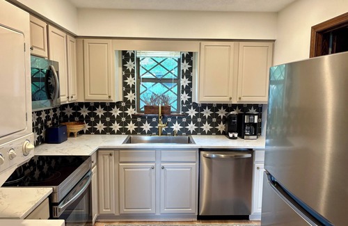 Burnsville Ski Chalet | Mountain Chalet: Amazing Mt. Mitchell Range Views, Minutes to Blue Ridge Parkway