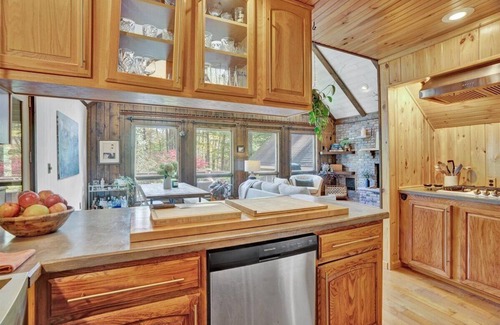 Gouldsboro Ski Chalet | Mountain Chalet in Pocono Resort