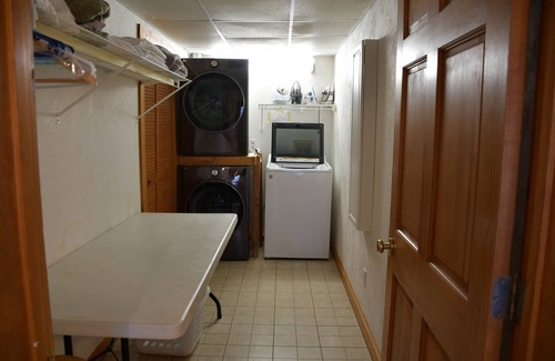 Laurel Ridge Ski Chalet | Mountain Chalet with Beautiful Views, Pet Friendly, 6 Bdrms, 2 kings