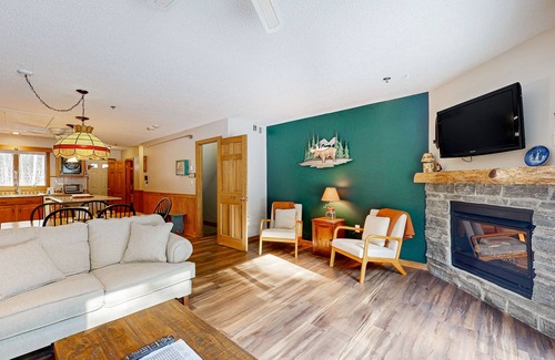 North Conway House | Mountain condo: centrally located to shopping, restaurants, skiing, hike & more