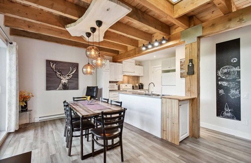 Mandeville Ski Chalet | Mountain Cottage: Stunning Views, Comforts, Spa & Pet-Friendly!