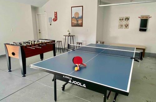 Oakhurst House | Mountain Escape, Yosemite South Gate House with Hot Tub, Views & Game Room, Near town