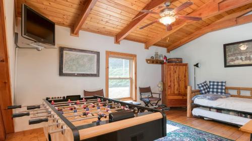 Waynesville House | Mountain Gem by AvantStay Incredible Views